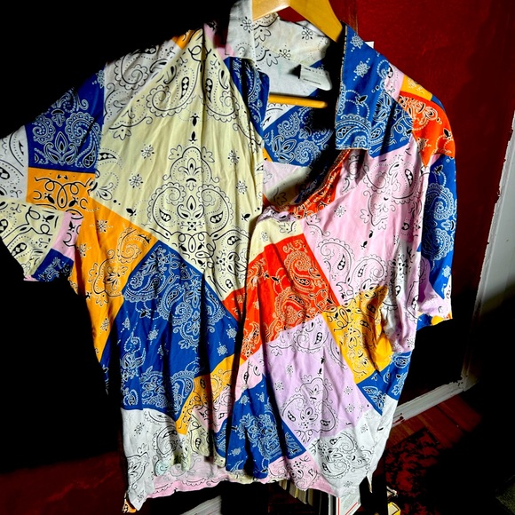 Patterned button down t shirt - Picture 1 of 5